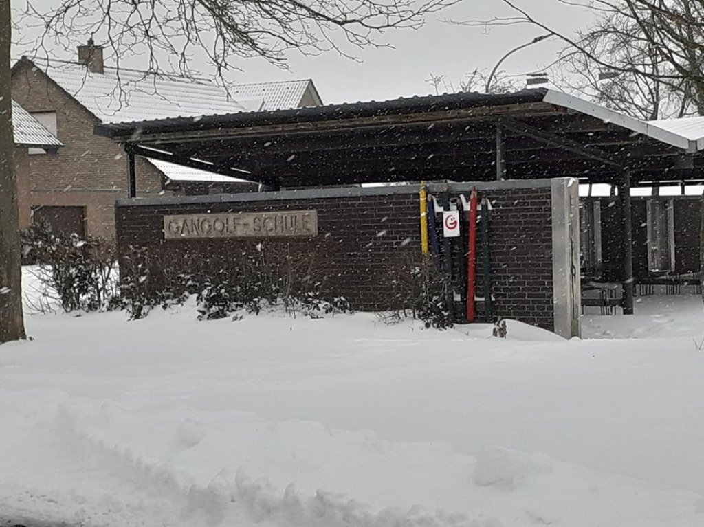 fahrradstaender im schnee_20210208